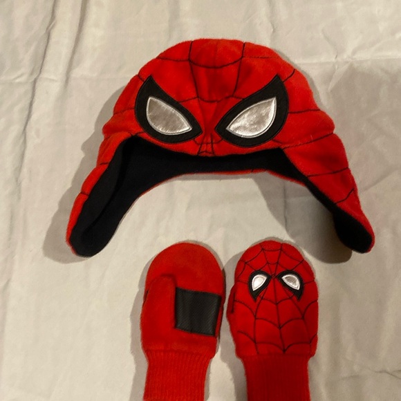 Boy, Spider-Man, hat and mittens - Picture 1 of 2